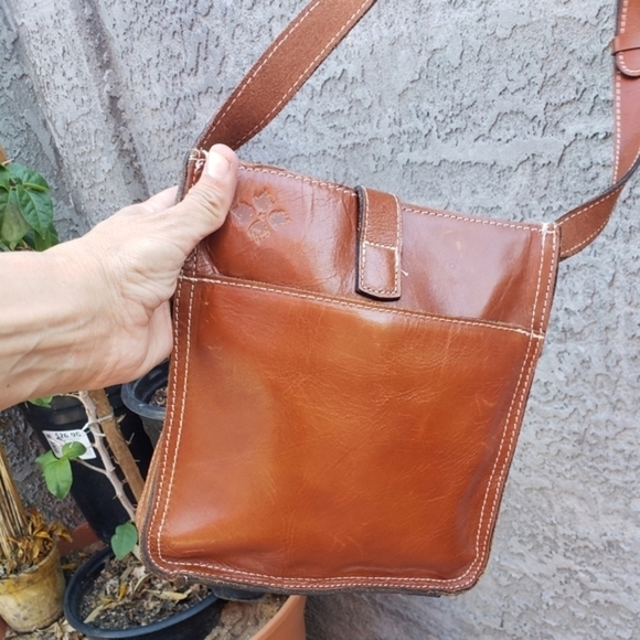 Patricia Nash VENEZIA Pouch Crossbody - Picture 10 of 16